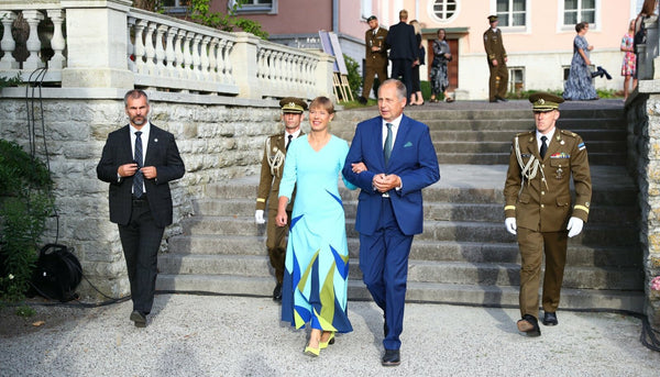 Das Kleid der estnischen Präsidentin Kersti Kaljulaid ist ein Statement für Nachhaltigkeit