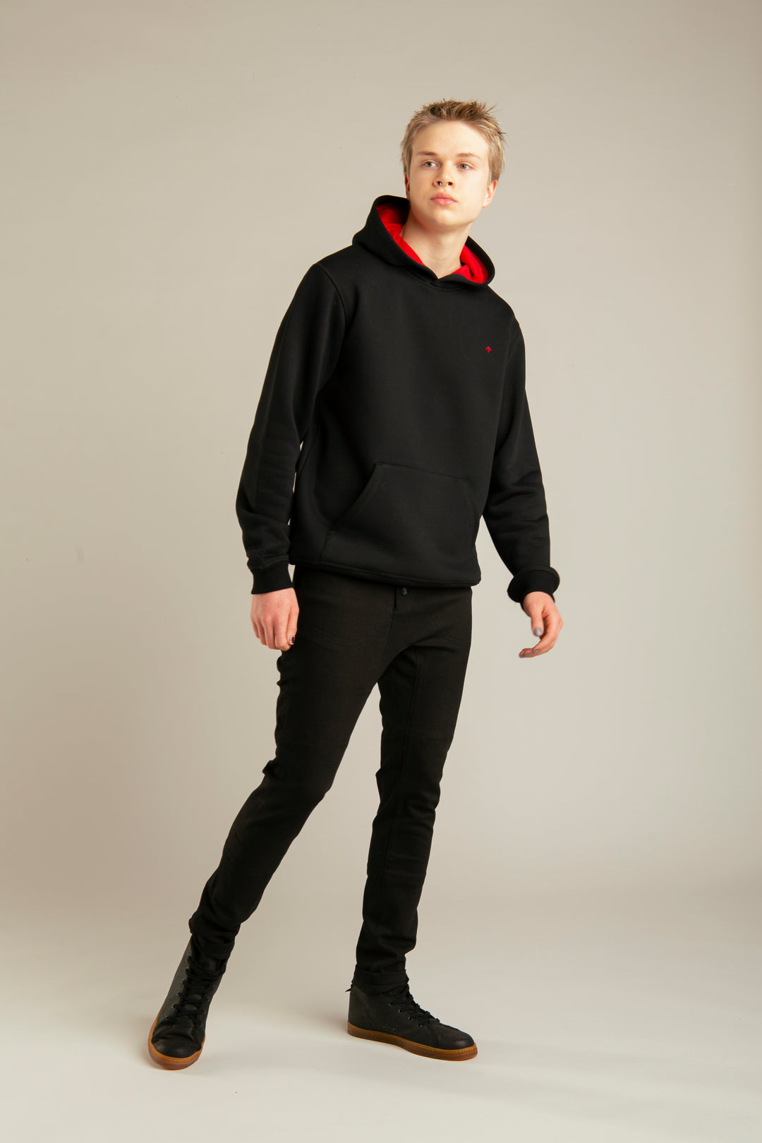 Hoodie with arrow embroidery for men | Black, red – Reet Aus