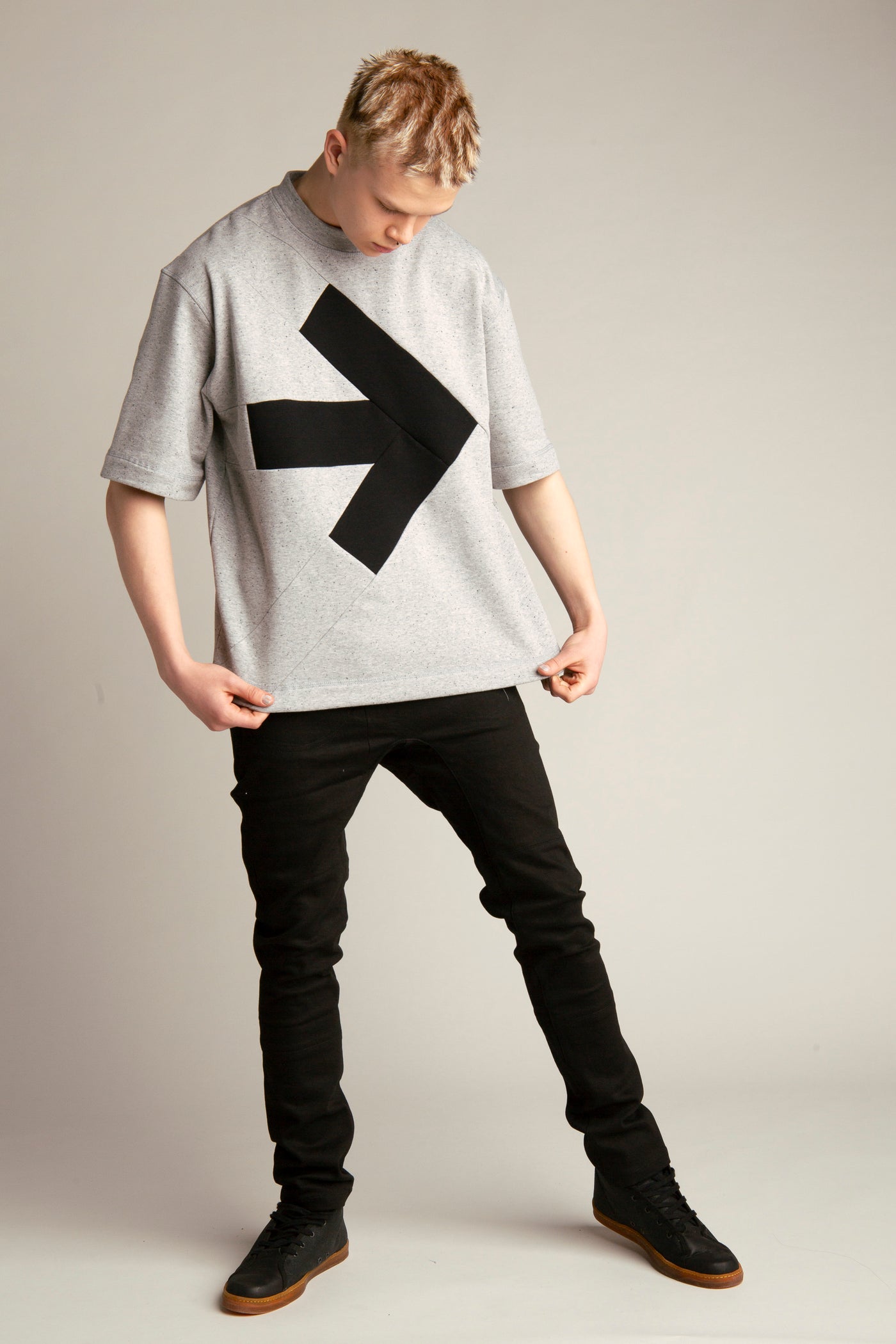 Men's Oversized T-Shirt with Arrow | Grey, black