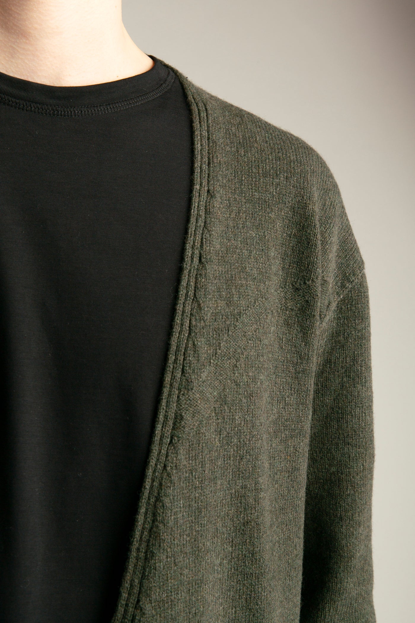 Seamless cardigan from recycled wool | Green