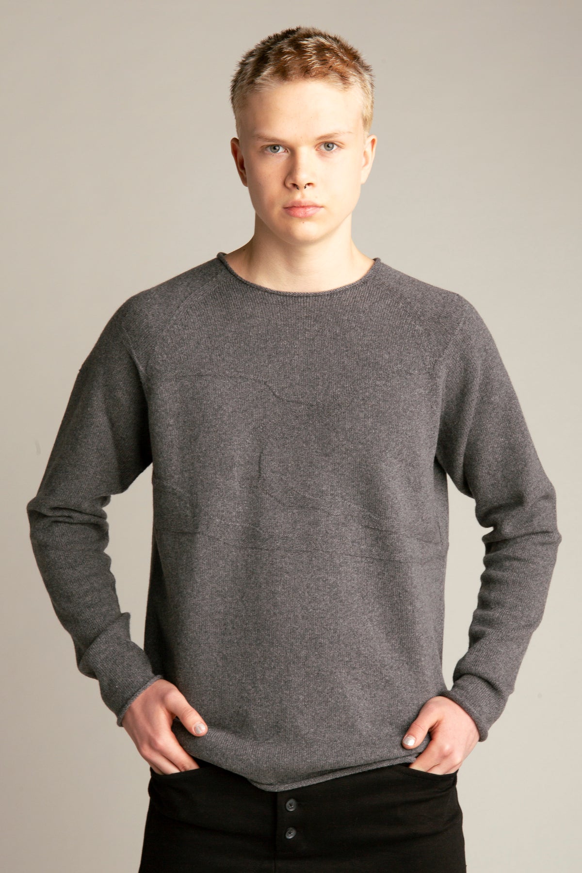 Seamless sweater from recycled wool