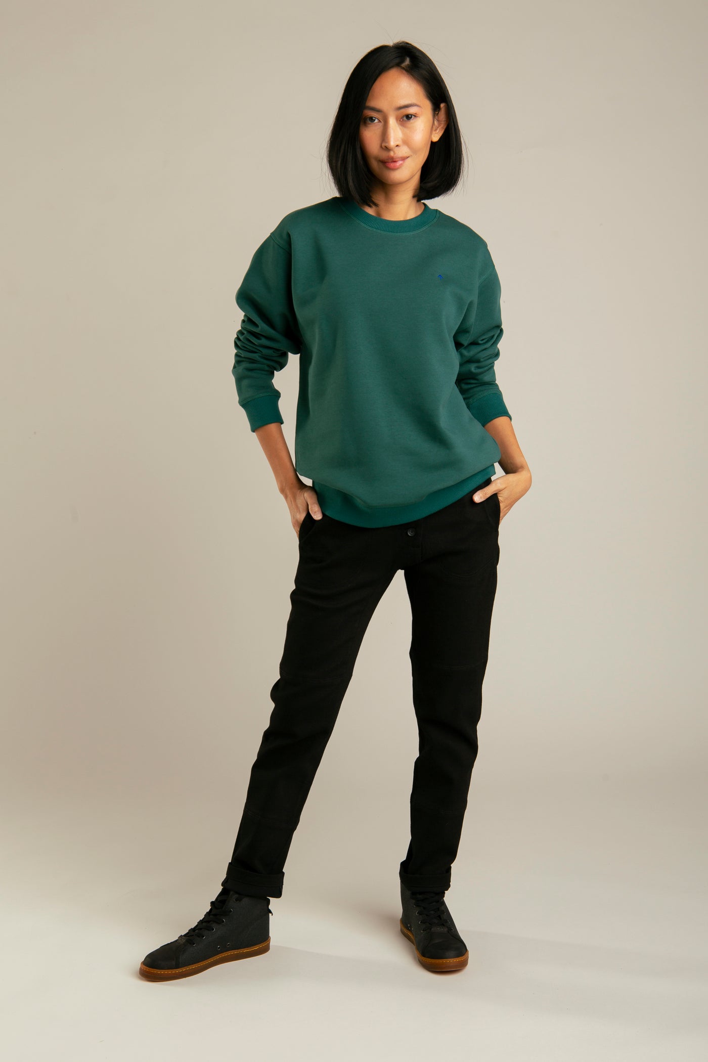Pullover für Damen, Basic mit Pfeil-Stickerei | Grün