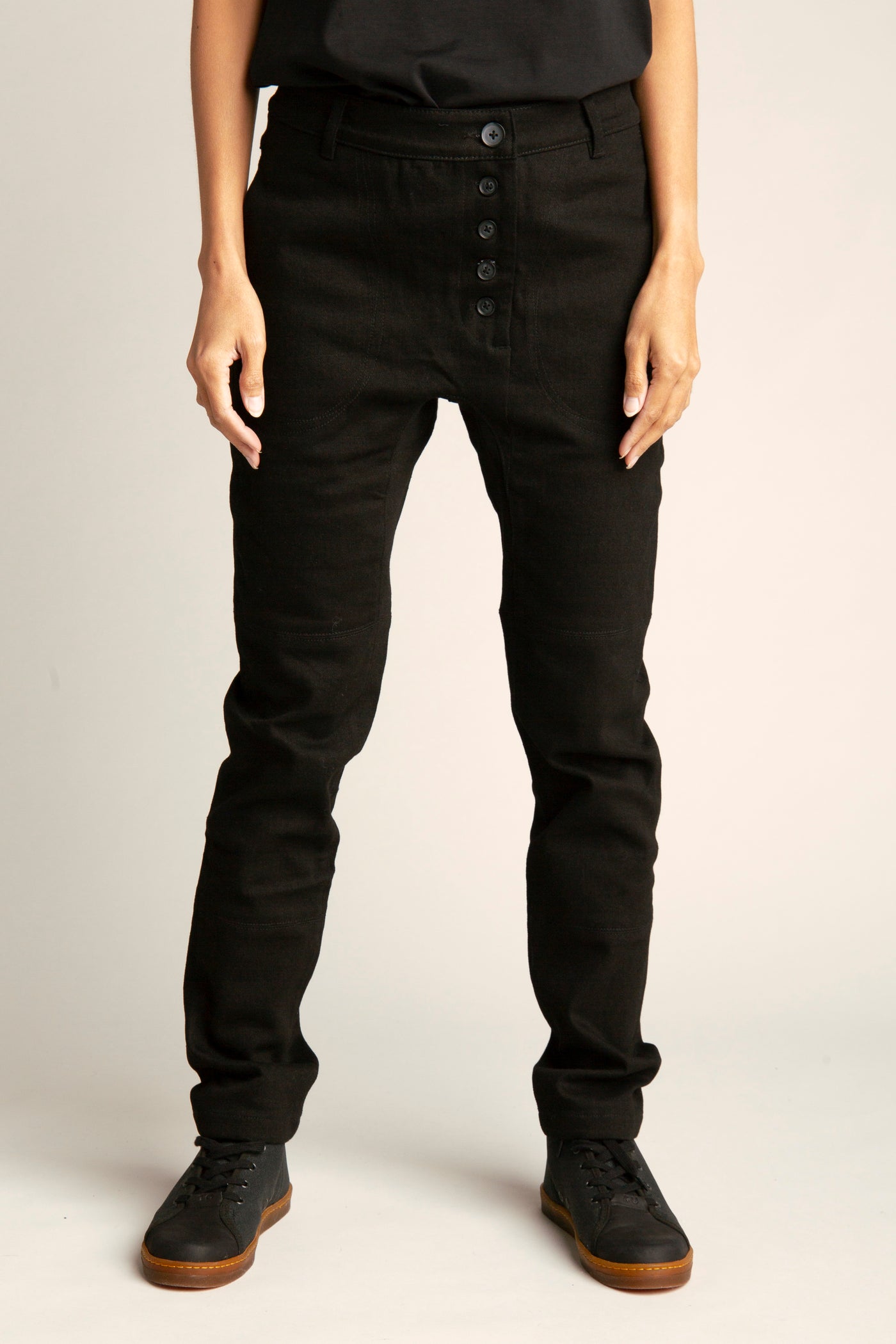 Asymmetrische Jeans | Schwarz