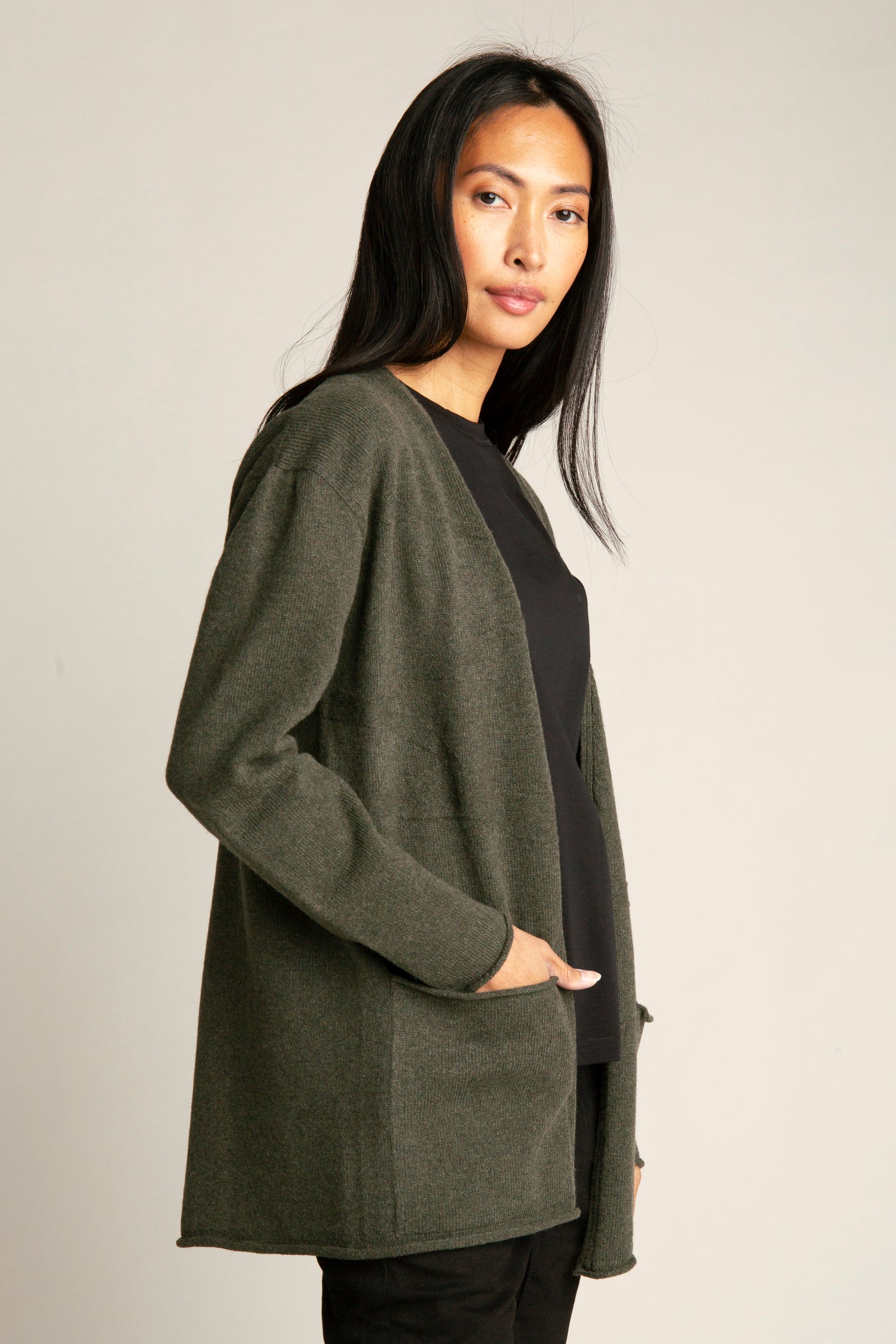 Seamless cardigan from recycled wool | Green