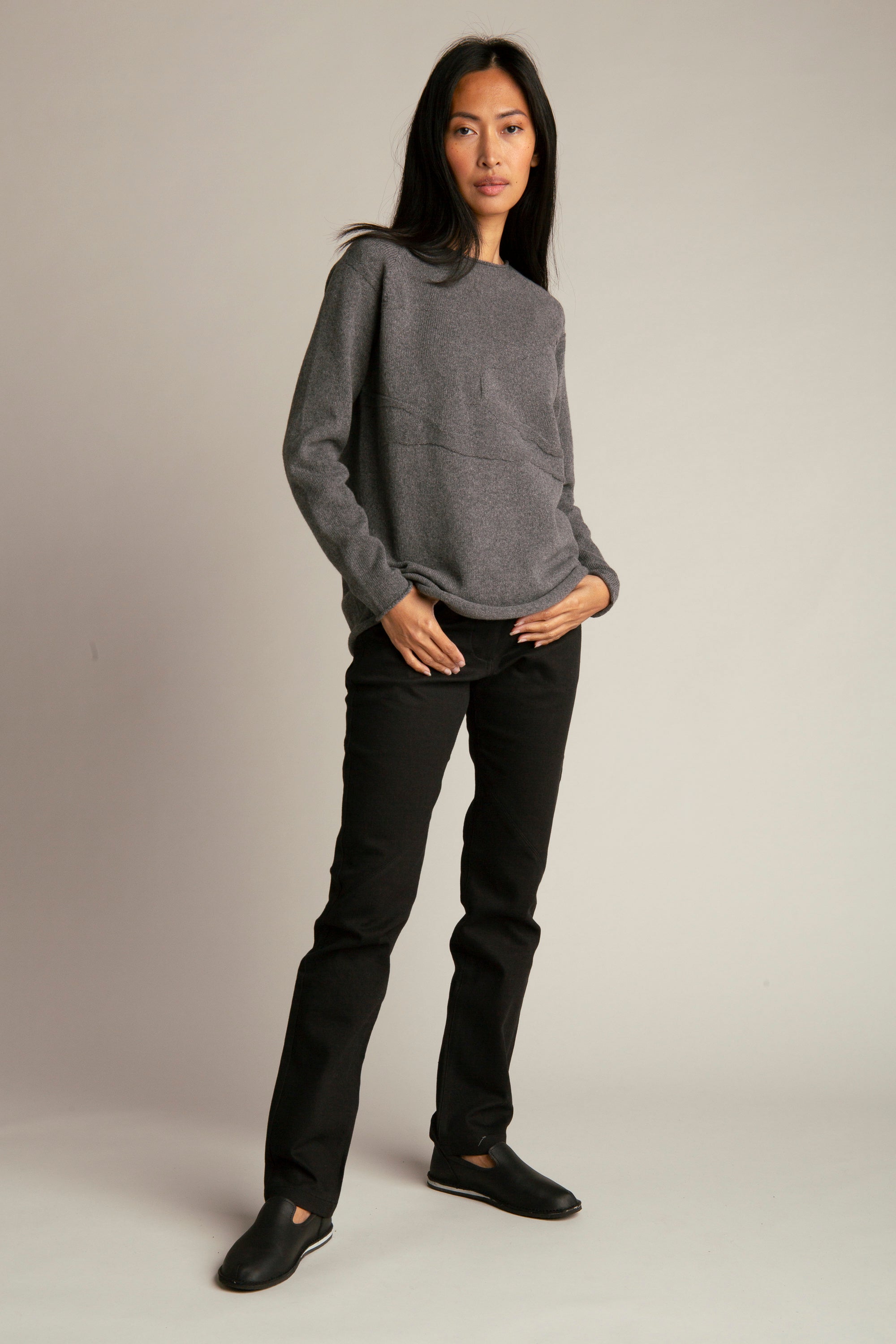 Seamless sweater from recycled wool | Grey – Reet Aus