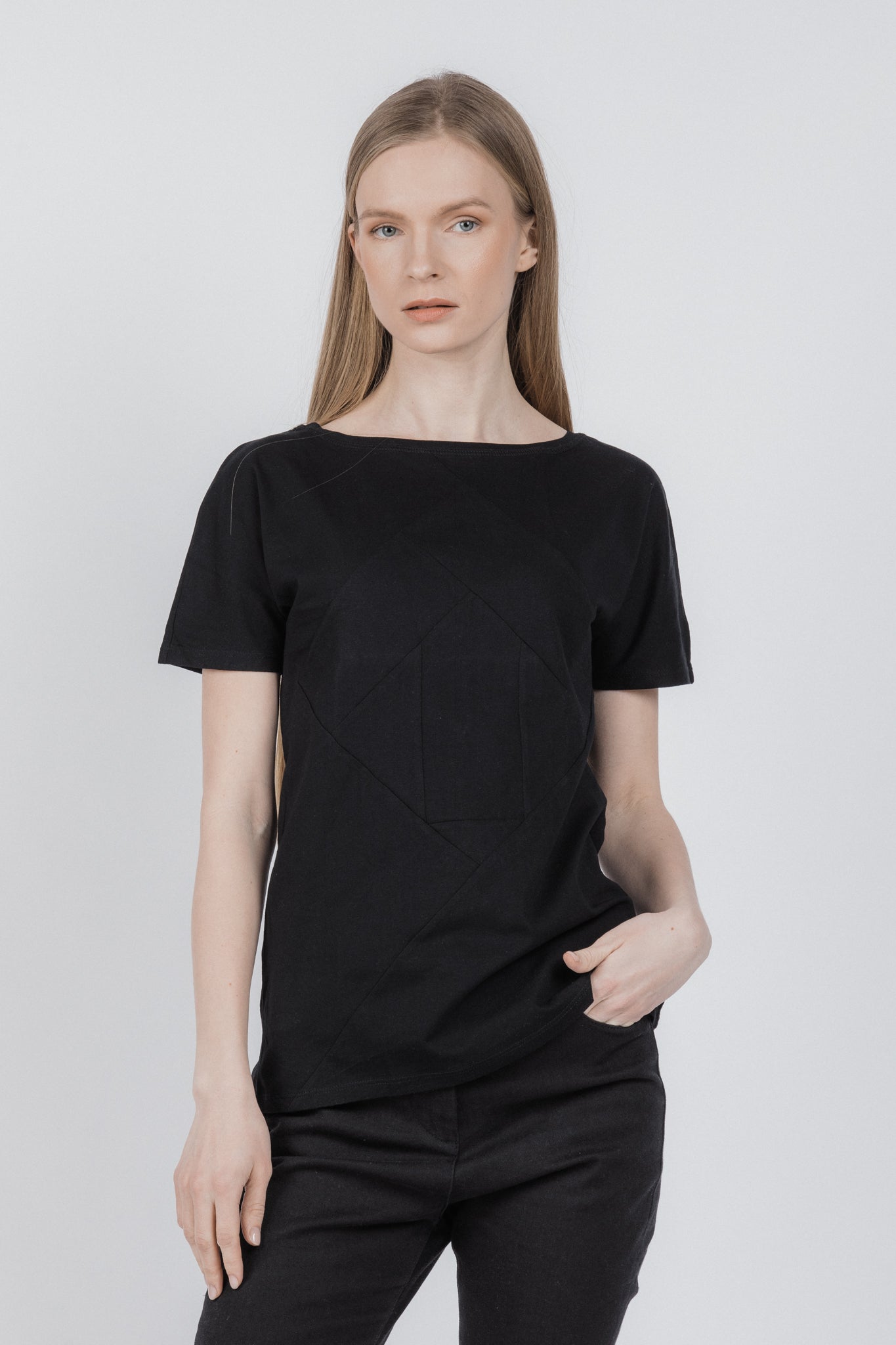 Reet Aus Up-shirt for women, black on black