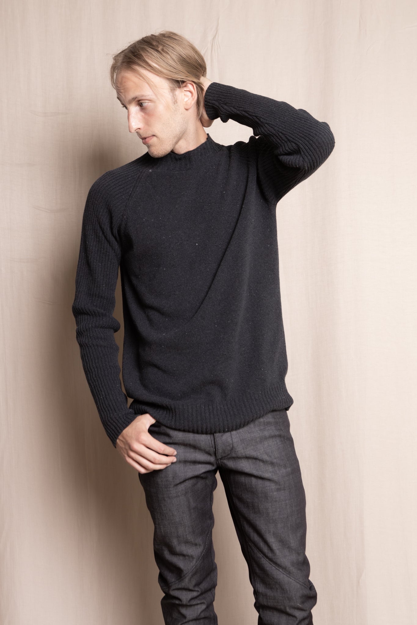 Sweater from recycled denim | Black - Reet Aus