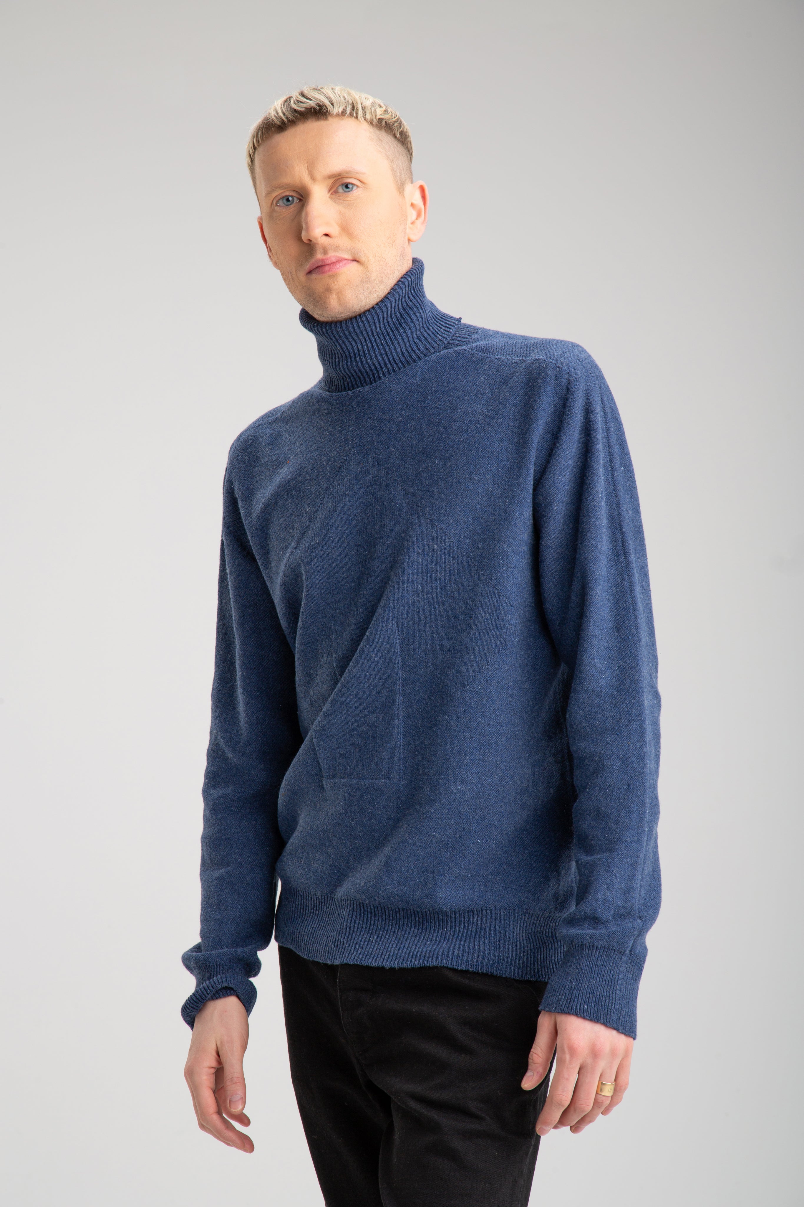 Men's seamless turtleneck sweater | Dark blue – Reet Aus