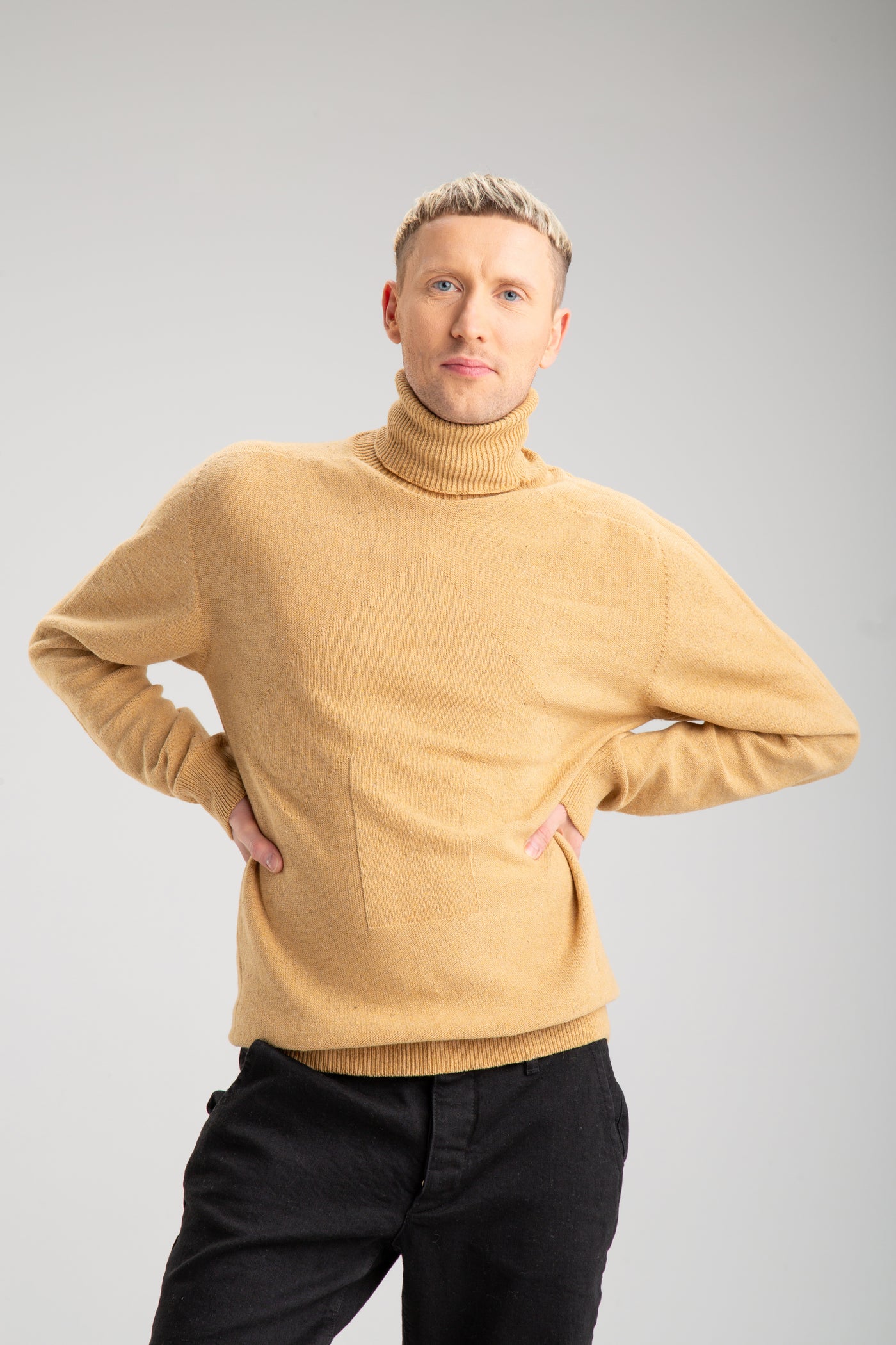 Men's seamless turtleneck sweater | Yellow